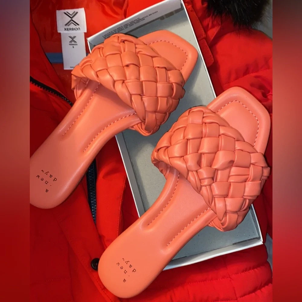 Target - Slide sandals - Picture 2 of 4
